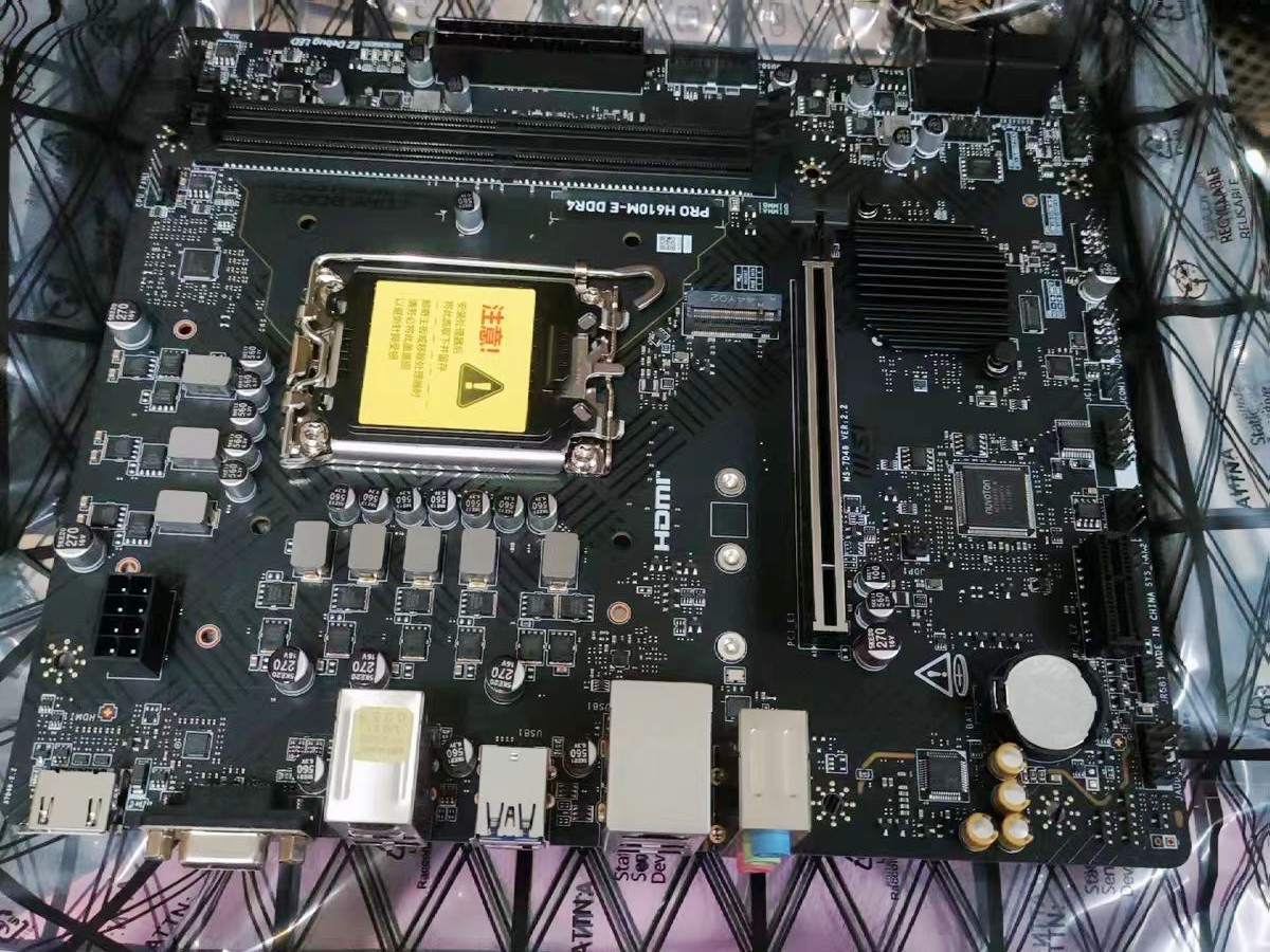 قالب طلاء ذو ​​فجوة ضيقة للمكونات الإلكترونية ورأس قالب بثق الدوائر المرنة