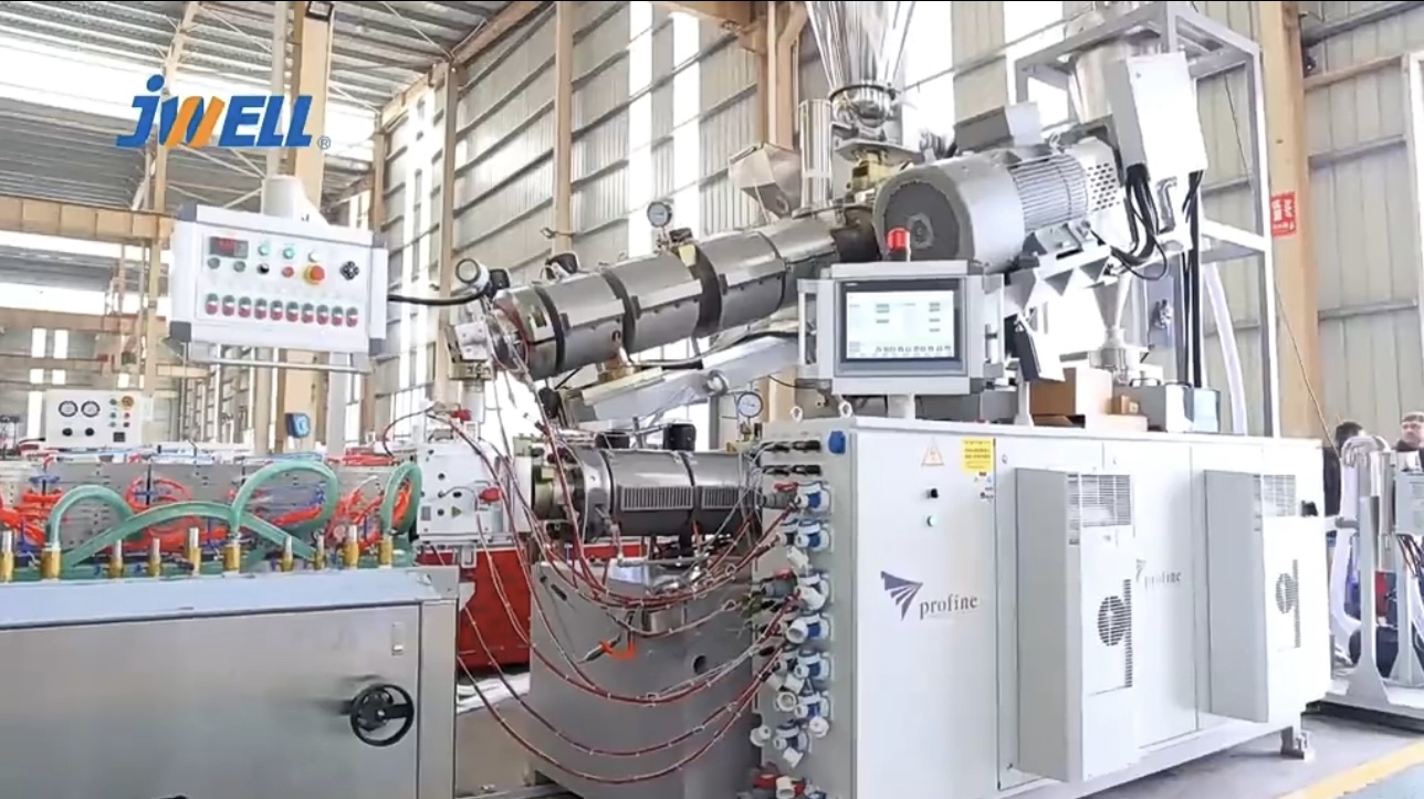 JWELL PVC خط آلة بثق الملف الشخصي عالي السرعة الشركة المصنعة لآلة بثق البلاستيك