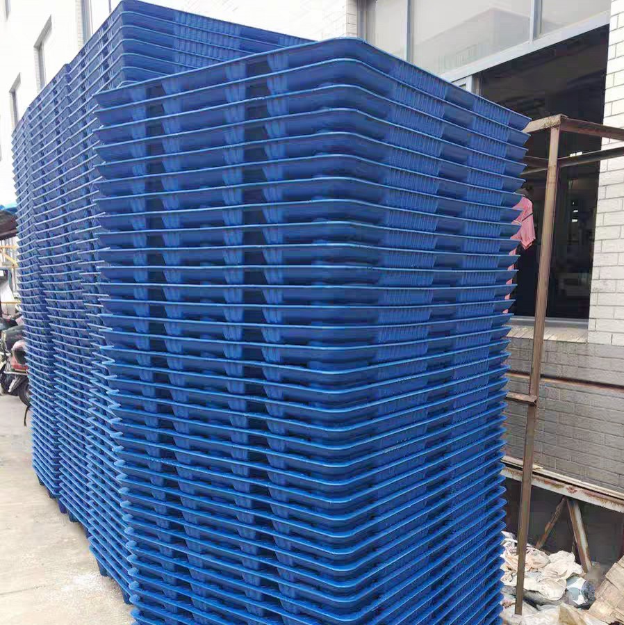 الزجاجات البلاستيكية والجرار ضربة صب القالب، جوفاء البلاستيك ضربة صب القالب